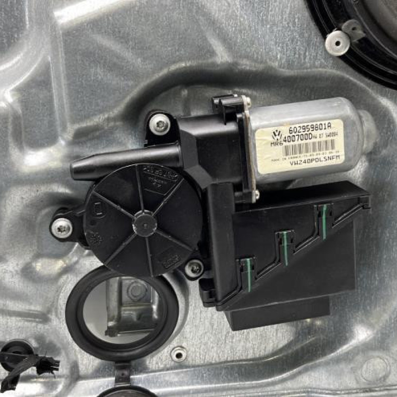 Leve vitre electrique avant droit VOLKSWAGEN POLO 4 Photo n°3