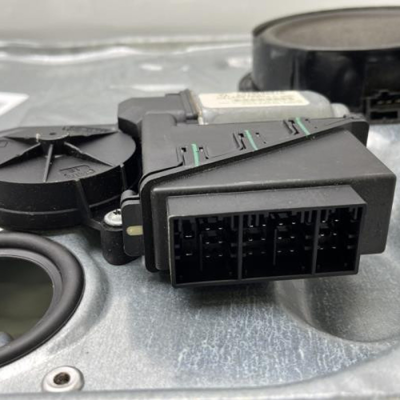 Leve vitre electrique avant droit VOLKSWAGEN POLO 4 Photo n°4