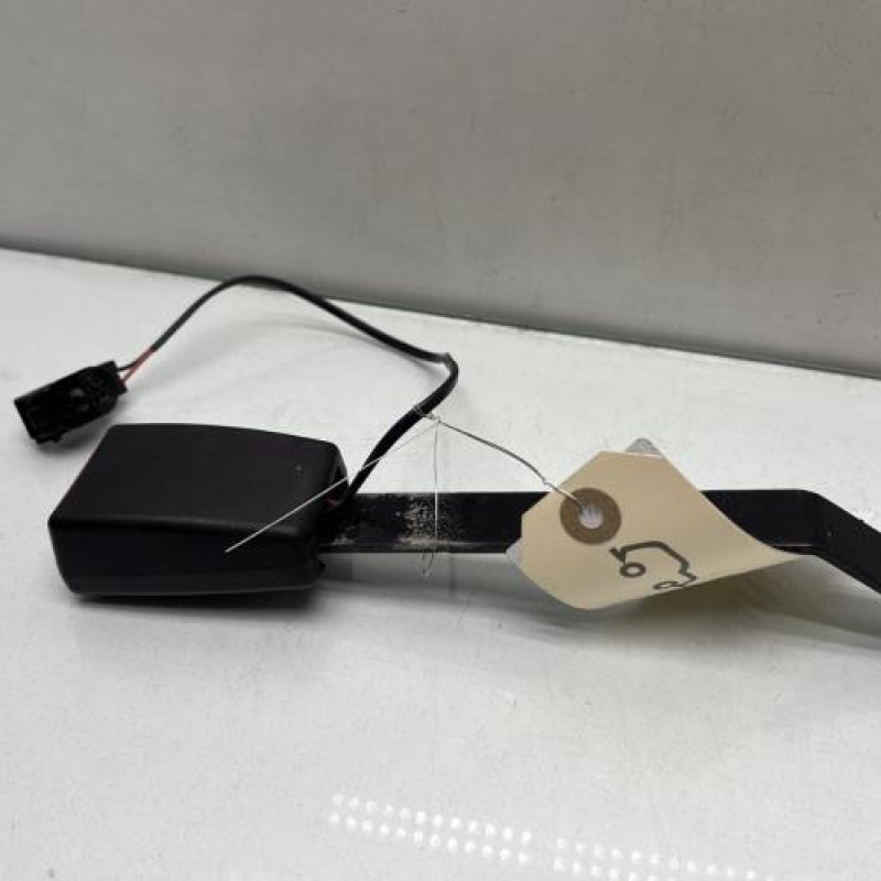 Attache ceinture avant gauche RENAULT CLIO 3 Photo n°2