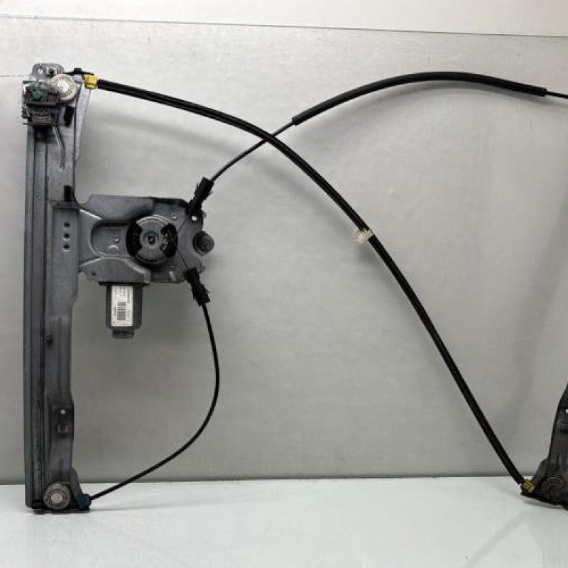 Leve vitre electrique avant gauche RENAULT CLIO 3 Photo n°1