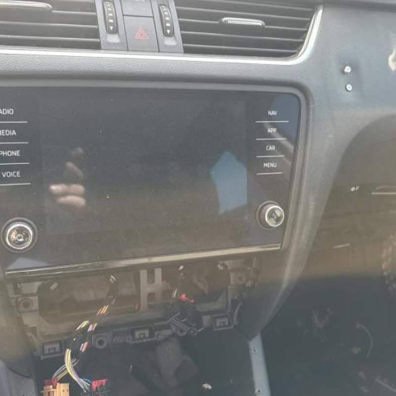 Poignee porte avant droit SKODA OCTAVIA 3 Photo n°20