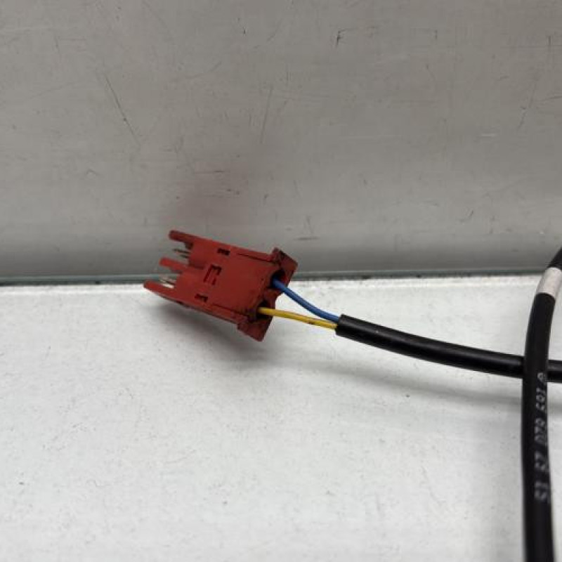 Attache ceinture avant droit MERCEDES CLASSE B 245 Photo n°4
