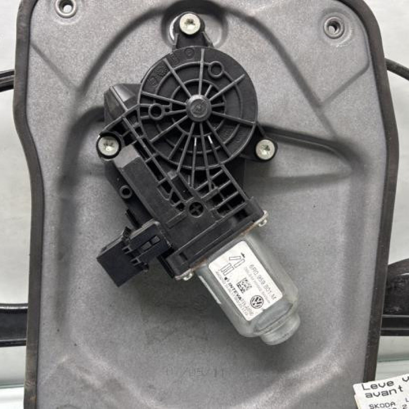 Leve vitre electrique avant gauche SKODA FABIA 2 Photo n°6
