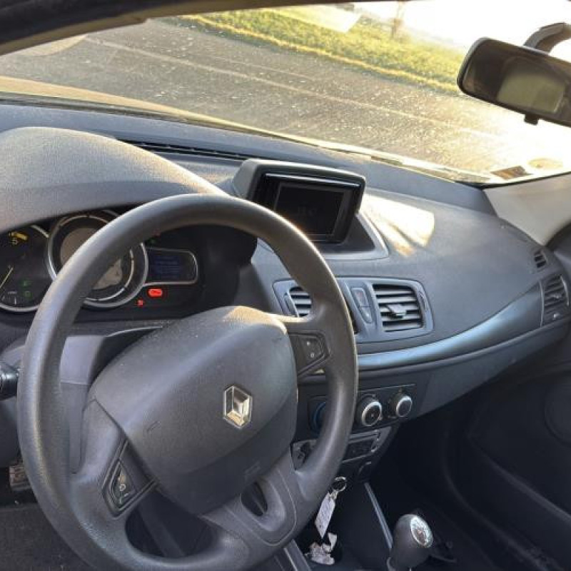 Pare choc avant RENAULT MEGANE 3 Photo n°18