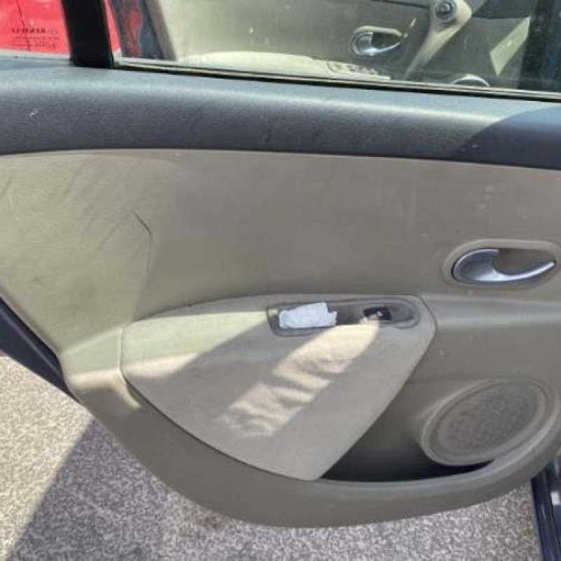 Pare choc arriere RENAULT CLIO 3 Photo n°7