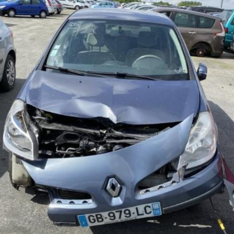 Pare choc arriere RENAULT CLIO 3 Photo n°8