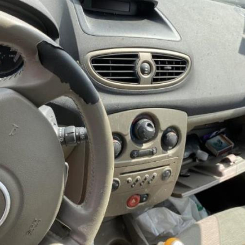 Pare choc arriere RENAULT CLIO 3 Photo n°13