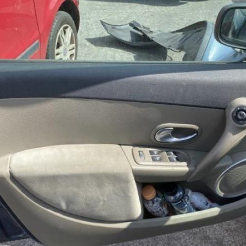 Pare choc arriere RENAULT CLIO 3 Photo n°15