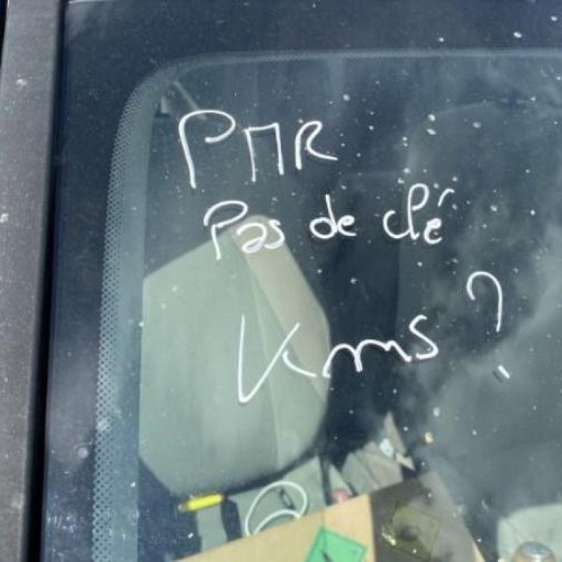 Pare choc arriere RENAULT CLIO 3 Photo n°16