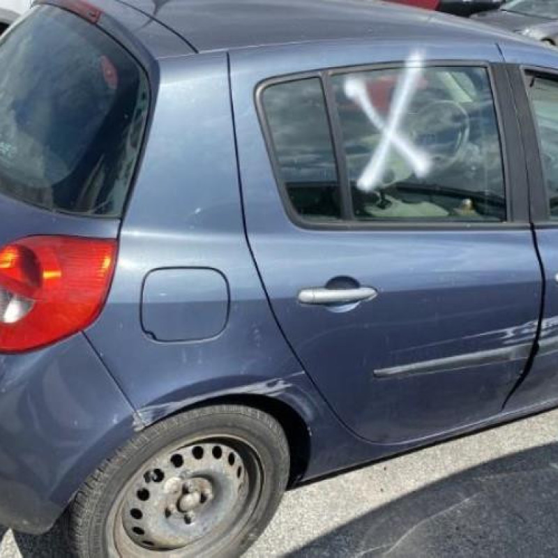 Pare choc arriere RENAULT CLIO 3 Photo n°18