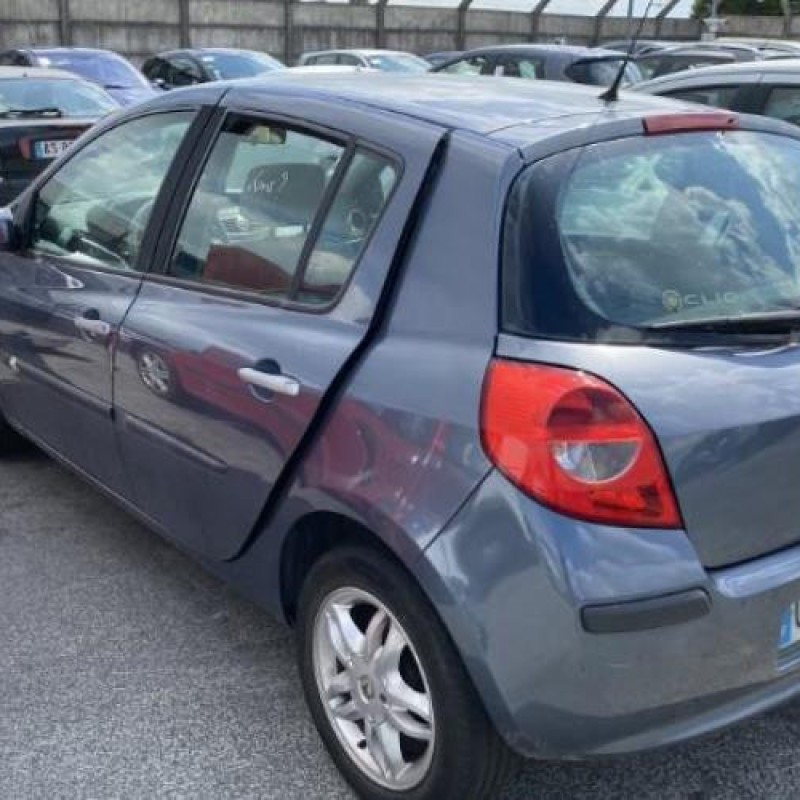 Pare choc arriere RENAULT CLIO 3 Photo n°19