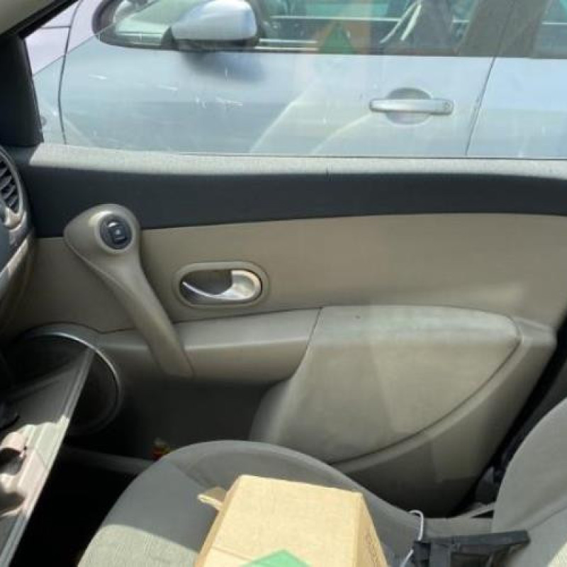 Pare choc arriere RENAULT CLIO 3 Photo n°20
