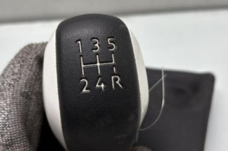 Pommeau de vitesses PEUGEOT 208 1