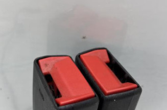 Attache ceinture arriere droit PEUGEOT 308 2