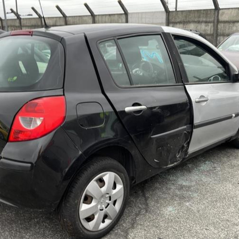 Pare choc arriere RENAULT CLIO 3 Photo n°7
