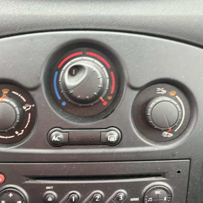 Pare choc arriere RENAULT CLIO 3 Photo n°12