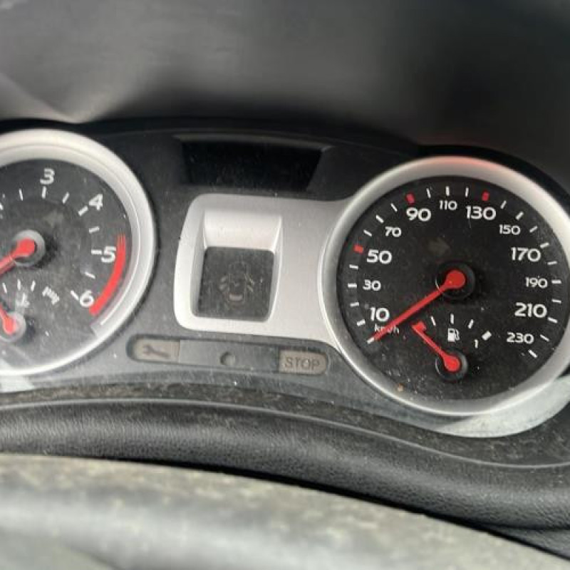 Pare choc arriere RENAULT CLIO 3 Photo n°15