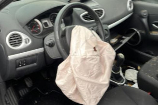 Pare choc arriere RENAULT CLIO 3