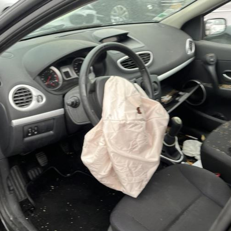 Pare choc arriere RENAULT CLIO 3 Photo n°16