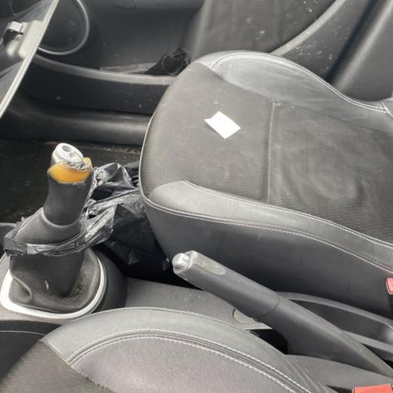 Pare choc arriere RENAULT CLIO 3 Photo n°9