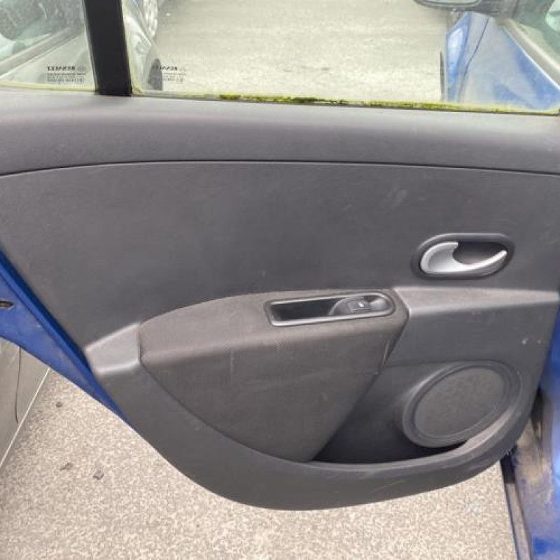 Pare choc arriere RENAULT CLIO 3 Photo n°19