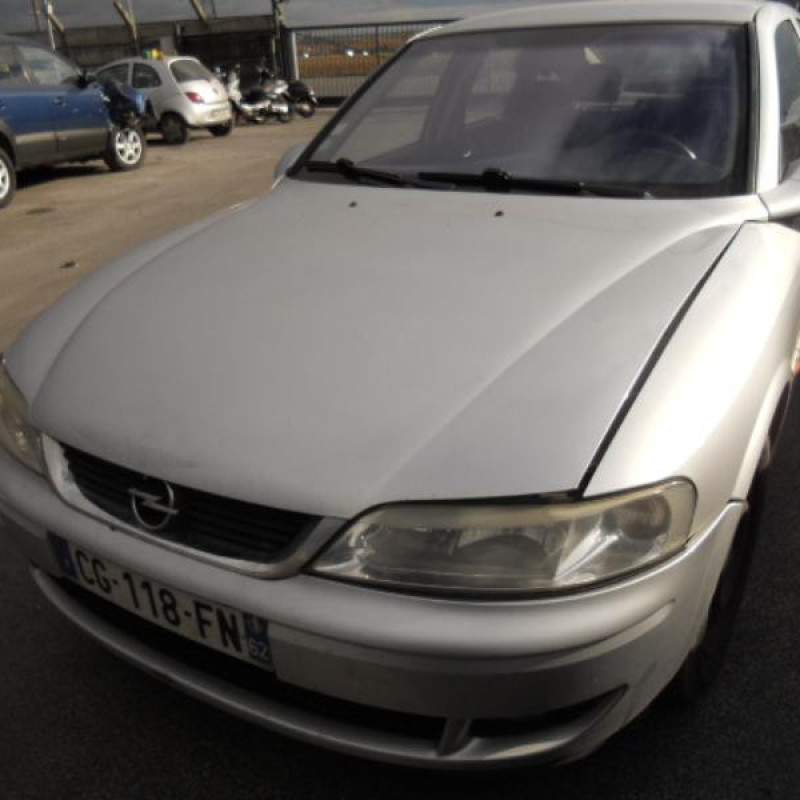 Pare choc avant OPEL VECTRA B Photo n°4