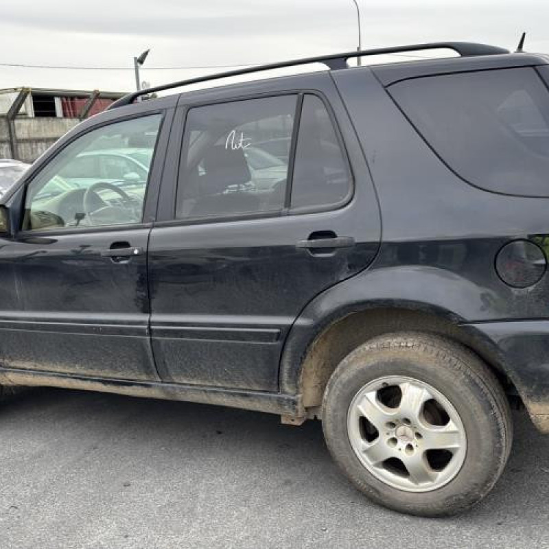 Porte avant gauche MERCEDES CLASSE M 163 Photo n°14