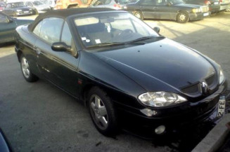 Custode arriere droit RENAULT MEGANE 1