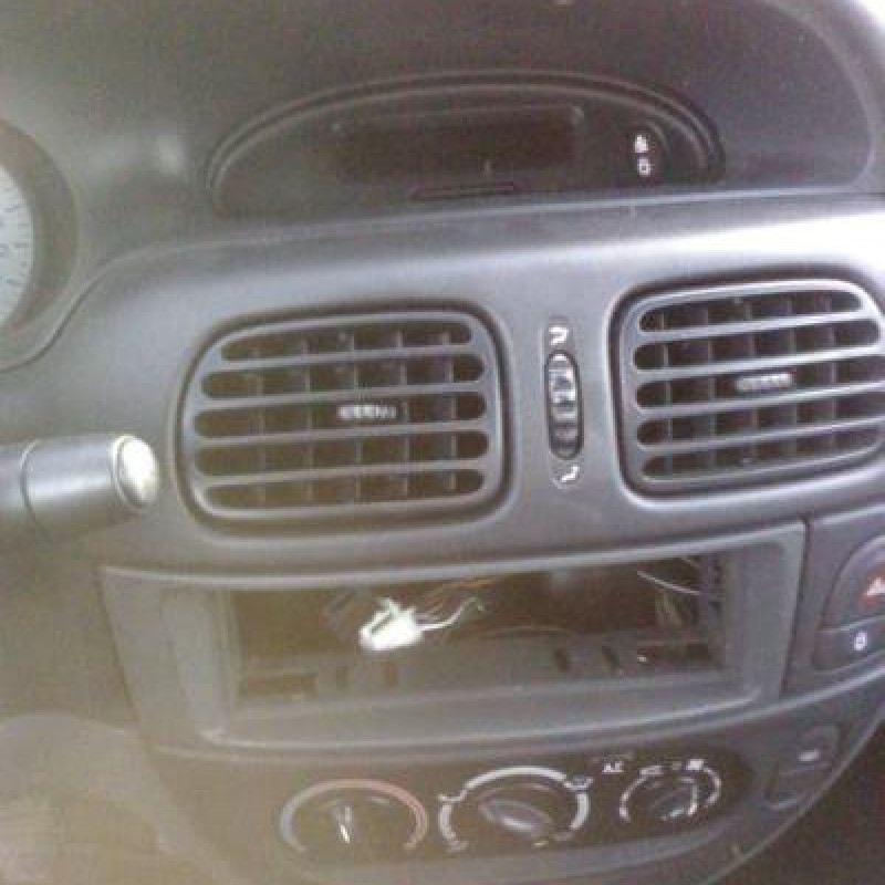 Custode arriere droit RENAULT MEGANE 1 Photo n°10