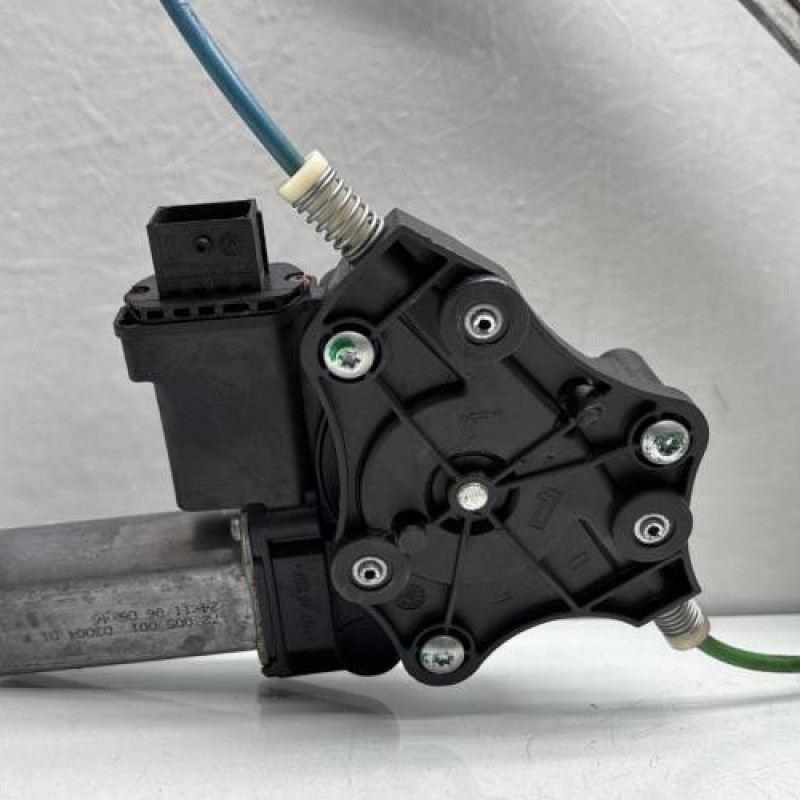 Leve vitre electrique avant droit OPEL CORSA D Photo n°2