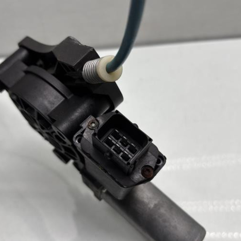 Leve vitre electrique avant droit OPEL CORSA D Photo n°4