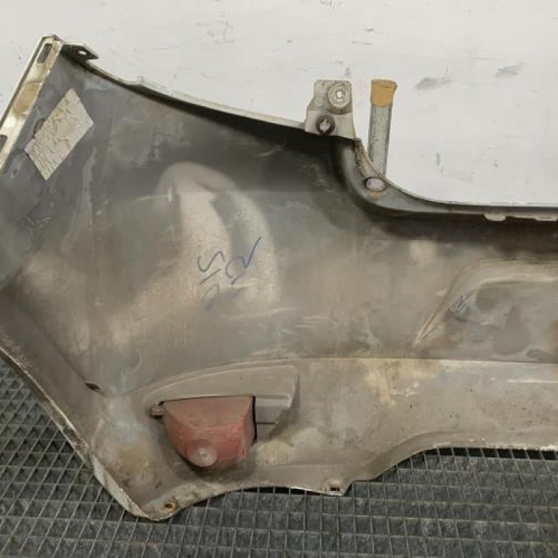 Pare choc arriere RENAULT CLIO 3 Photo n°8