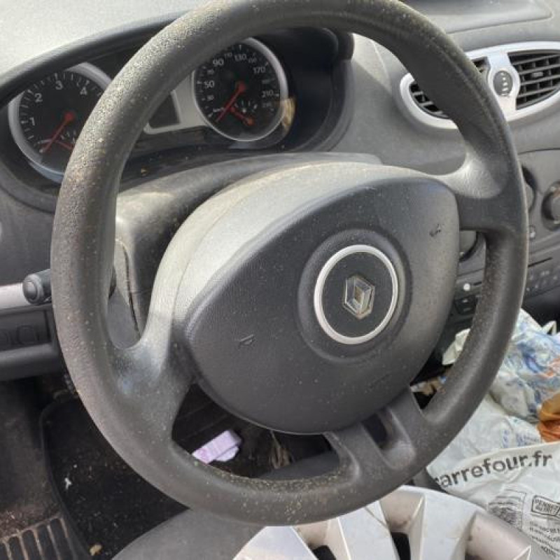 Pare choc arriere RENAULT CLIO 3 Photo n°9