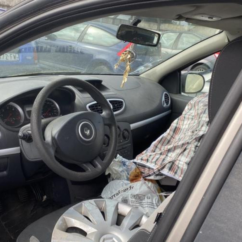 Pare choc arriere RENAULT CLIO 3 Photo n°13