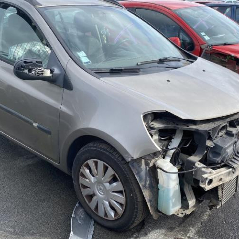 Pare choc arriere RENAULT CLIO 3 Photo n°14