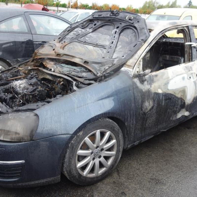 Pare choc arriere VOLKSWAGEN JETTA 3 Photo n°4