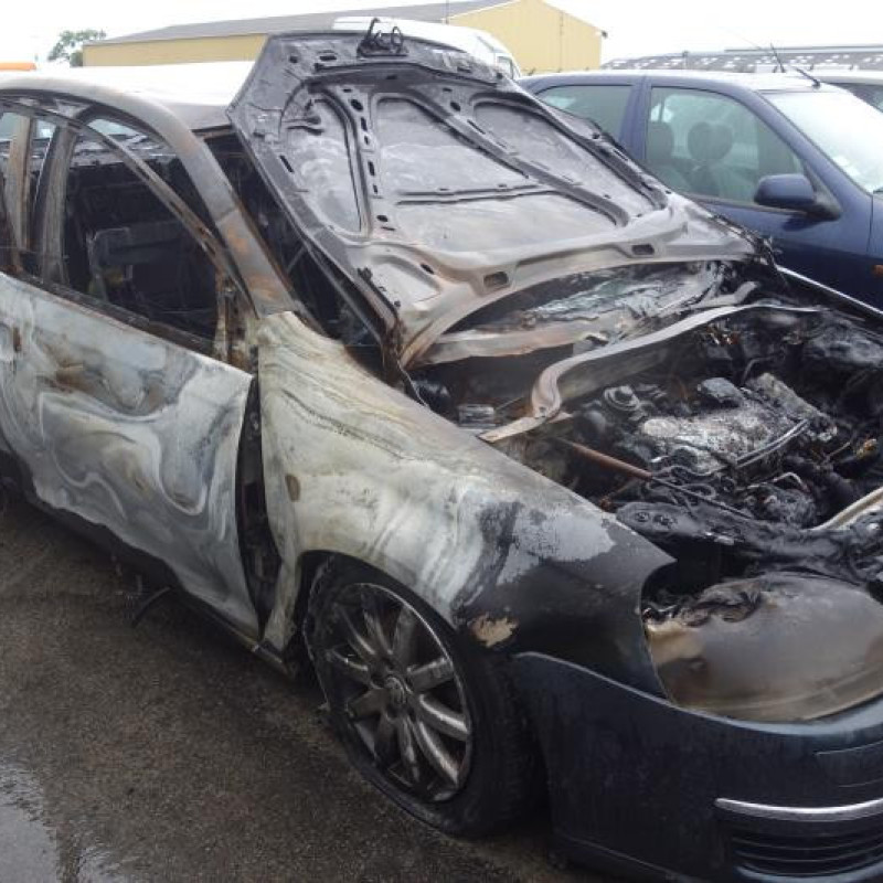 Pare choc arriere VOLKSWAGEN JETTA 3 Photo n°5