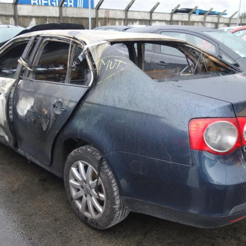 Pare choc arriere VOLKSWAGEN JETTA 3 Photo n°7