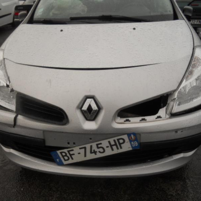 Pare choc arriere RENAULT CLIO 3 Photo n°7