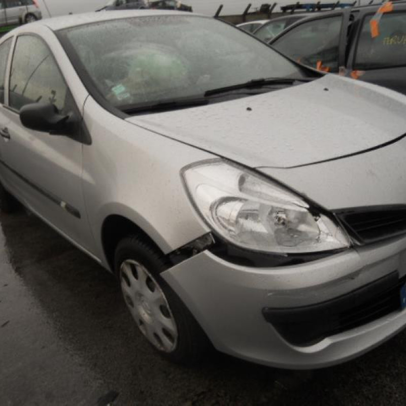 Pare choc arriere RENAULT CLIO 3 Photo n°8