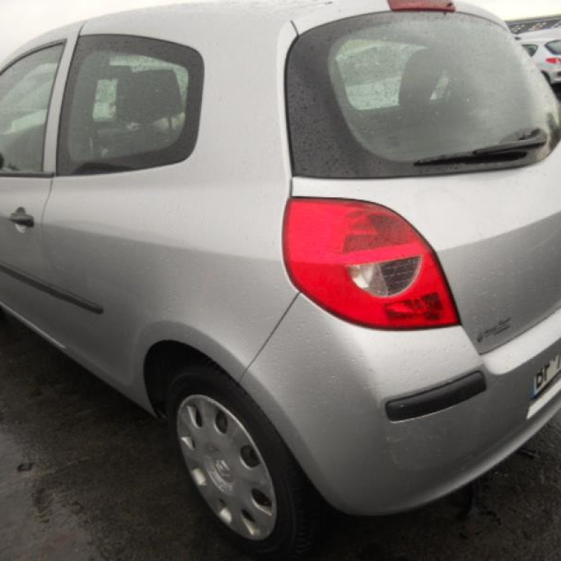 Pare choc arriere RENAULT CLIO 3 Photo n°10