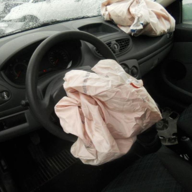 Pare choc arriere RENAULT CLIO 3 Photo n°11