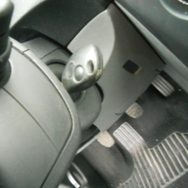 Pare choc arriere RENAULT CLIO 3 Photo n°13