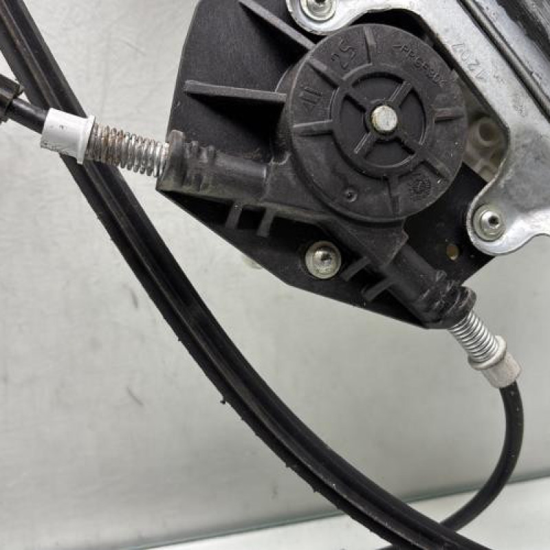 Leve vitre electrique avant gauche MITSUBISHI COLT 6 Photo n°4