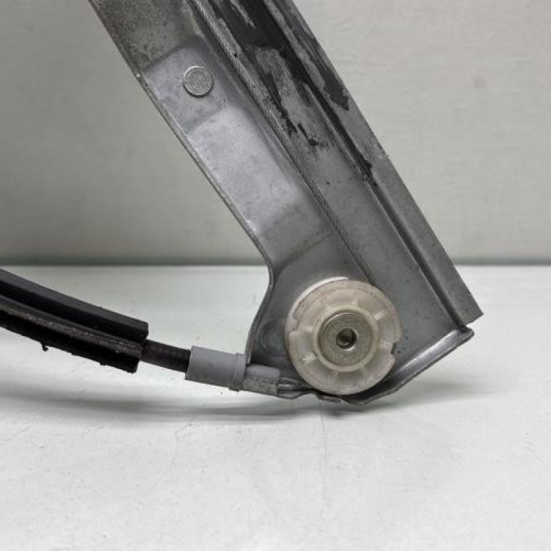 Leve vitre electrique avant gauche MITSUBISHI COLT 6 Photo n°6