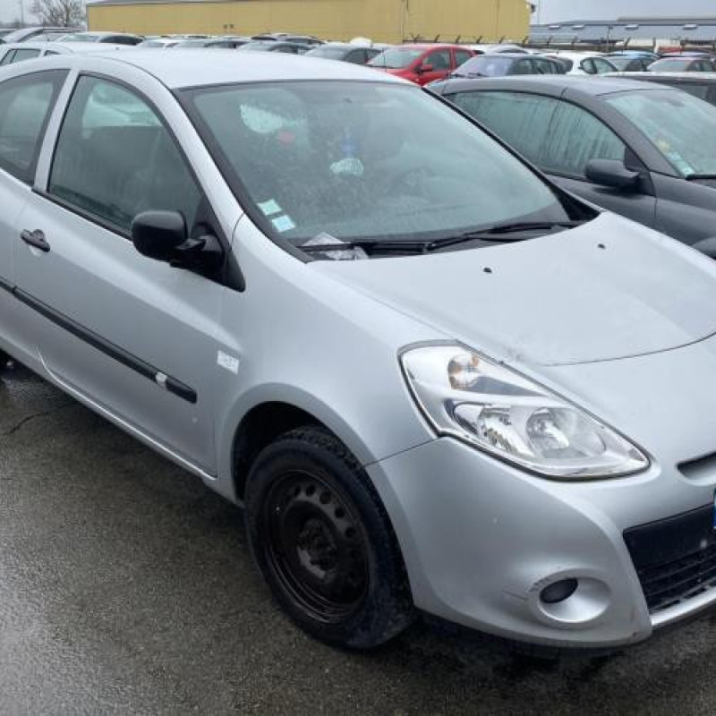 Pare choc arriere RENAULT CLIO 3 Photo n°8