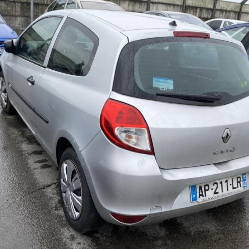Pare choc arriere RENAULT CLIO 3 Photo n°10