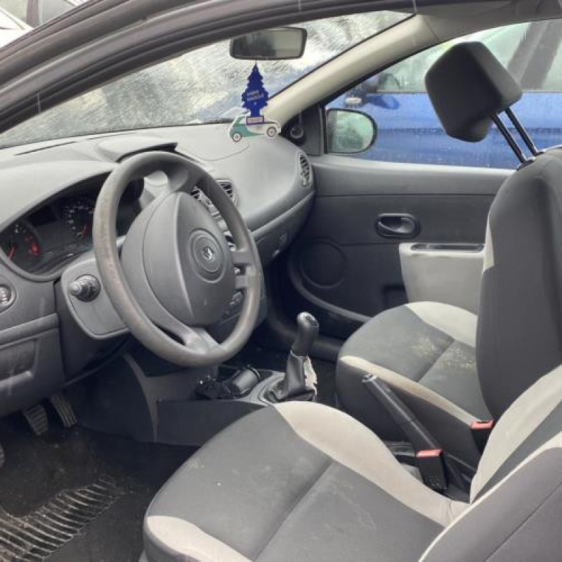 Pare choc arriere RENAULT CLIO 3 Photo n°11