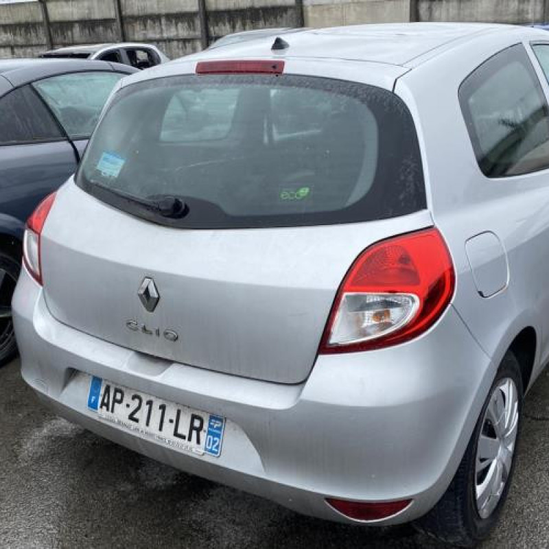 Pare choc arriere RENAULT CLIO 3 Photo n°13