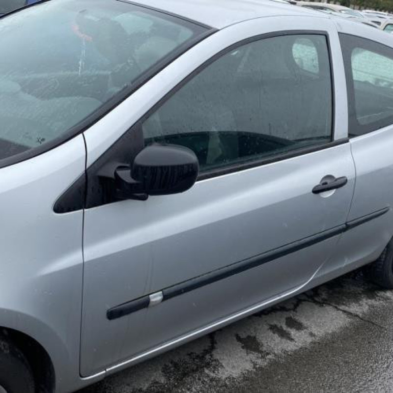 Pare choc arriere RENAULT CLIO 3 Photo n°14